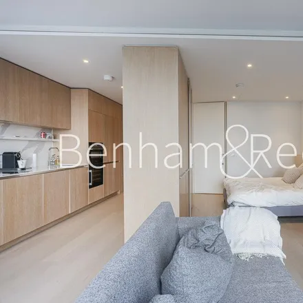 Rent this studio apartment on 10 Park Drive in London, E14 9GD