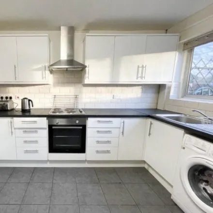 Image 2 - St. Clement Close, London, UB8 3SS, United Kingdom - Room for rent
