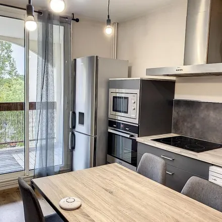 Rent this 4 bed apartment on 16 Rue Chèvre in 49007 Angers, France