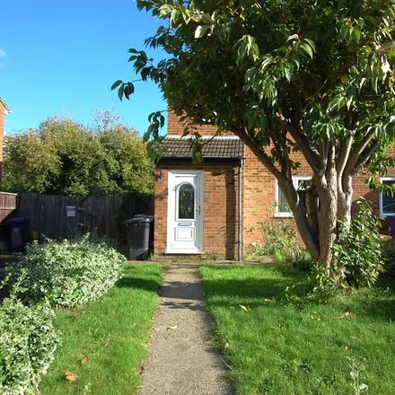 Rent this 3 bed duplex on Meadowbank in Hitchin, SG4 0HY