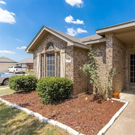 Image 2 - 660 Boulder Creek Drive, Johnson County, TX 76009, USA - House for sale