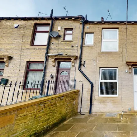 Rent this 1 bed townhouse on Collins Street in Bradford, BD7 4HF