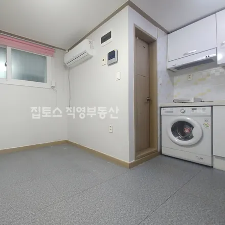 Rent this studio apartment on 서울특별시 관악구 신림동 1455-28