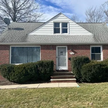 Rent this 3 bed house on 960 Glenside Road in South Euclid, OH 44121