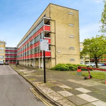 Buy this 1 bed apartment on St Mary's Church of England Voluntary Controlled Primary School in Ascupart Street, Kingsland Place