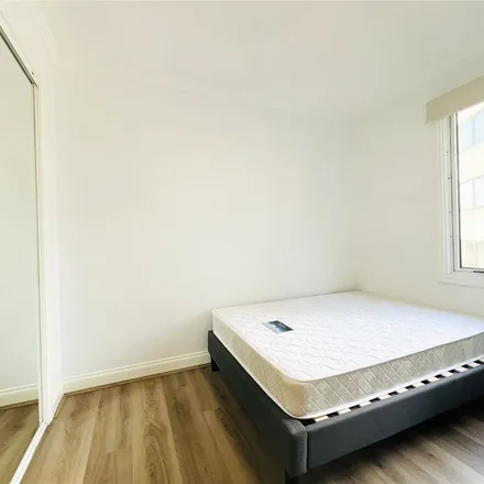 Rent this 3 bed apartment on 31 La Trobe Street in Melbourne VIC 3000, Australia