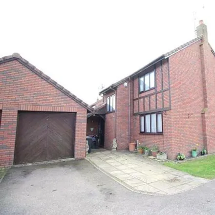 Rent this 4 bed house on Broadlands in Raunds, NN9 6QL