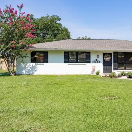 Buy this 5 bed house on 4334 Dunleith Ave in Port Allen, Louisiana