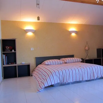 Rent this 2 bed house on Rue de Provence in 84200 Carpentras, France