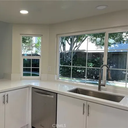 Image 6 - 27 Bloomdale, Irvine, CA 92614, USA - House for rent