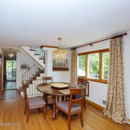 Image 3 - 88 Mayberry Promenade, New York, NY 10312, USA - House for sale