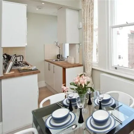 Image 2 - 52 Stratford Road, London, W8 6RQ, United Kingdom - Apartment for sale