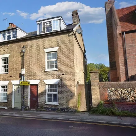 Rent this 3 bed townhouse on New Road in Saffron Walden, CB10 1LP