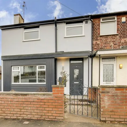 Rent this 3 bed townhouse on 38 Vernon Avenue in Netherfield, NG4 3FX