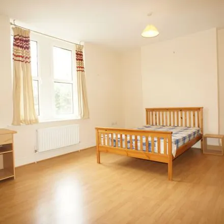 Rent this 6 bed townhouse on Wesleyan Holiness Church in Brigstocke Road, Bristol