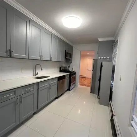 Rent this 3 bed apartment on 155 Summit Place in New York, NY 10463