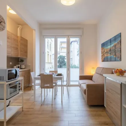 Rent this 2 bed apartment on Florence