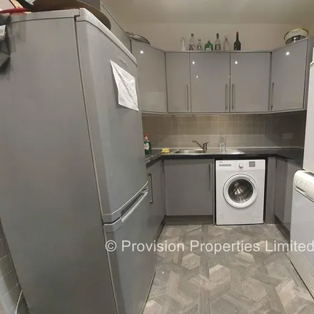 Image 7 - Spring Road, Leeds, LS6 3BF, United Kingdom - Townhouse for rent