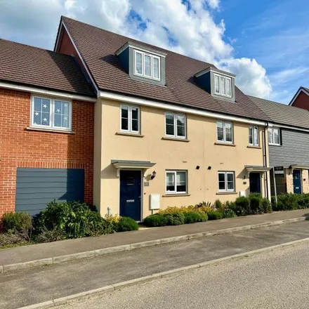 Rent this 3 bed townhouse on Galapagos Grove in Bletchley, MK3 5RP