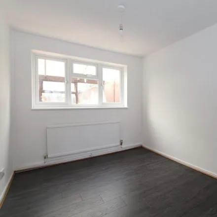 Image 6 - Rivington Crescent, Grahame Park, London, NW7 2LF, United Kingdom - Duplex for rent