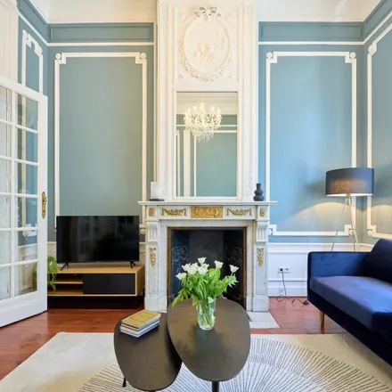 Rent this 6 bed apartment on Rue du Taciturne - Willem de Zwijgerstraat 43 in 1000 Brussels, Belgium