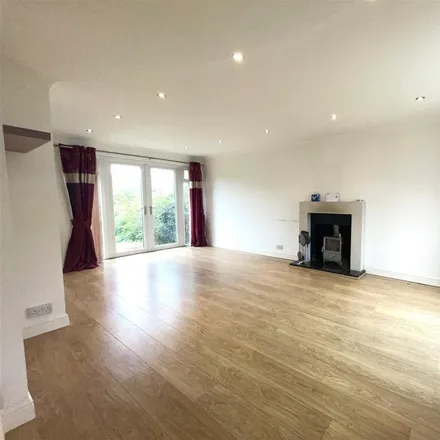 Image 2 - Oxted Rise, Oadby, LE2 5WG, United Kingdom - House for rent
