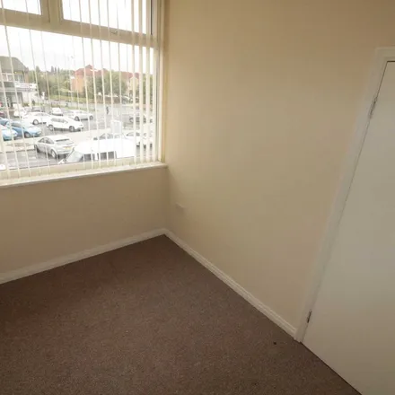Image 1 - Waterfields, Central Square, Sefton, L31 0AE, United Kingdom - Apartment for rent