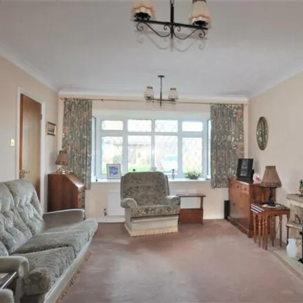 Image 4 - Lodge Avenue, Willingdon, BN22 0JD, United Kingdom - House for sale