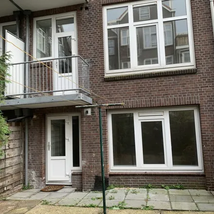Rent this 3 bed apartment on Lange Hilleweg 9A-02 in 3073 BG Rotterdam, Netherlands