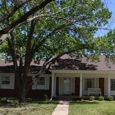 Buy this 3 bed house on East Central Avenue in Forest Hills, Wichita