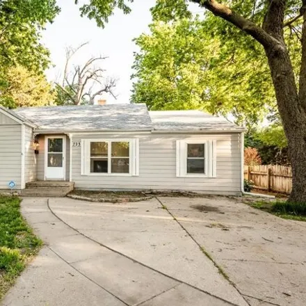Buy this 3 bed house on 723 E 4th St in Newton, Kansas