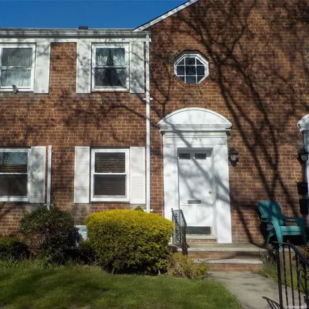Buy this 1 bed condo on 24 Colonial Road in Village of Floral Park, NY 11001