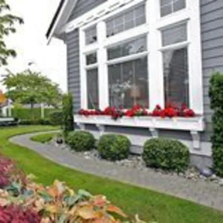 Image 3 - Surrey, Crescent Heights, BC, CA - House for rent