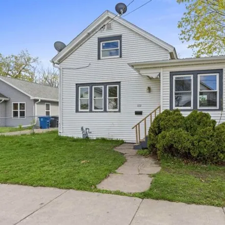 Buy this 3 bed house on 661 School Avenue in Oshkosh, WI 54901