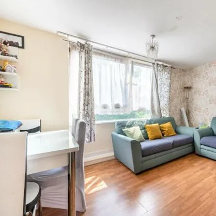 Image 2 - Hume House, Queensdale Crescent, London, W11 4XW, United Kingdom - Apartment for sale