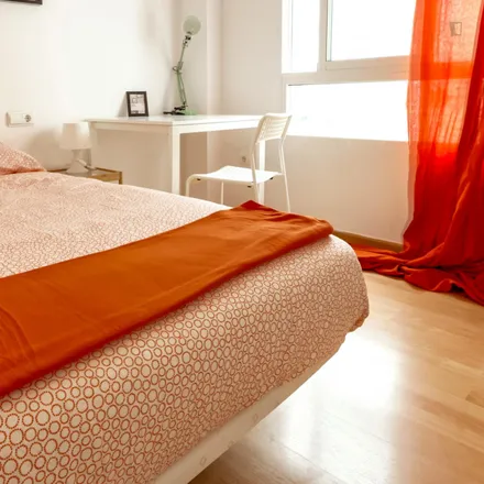 Rent this 3 bed room on Hypo in Carrer de Calvo Acacio, 46017 Valencia