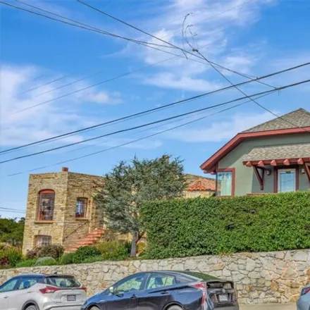 Image 2 - 784 Pine Street, Monterey, CA 93940, USA - House for sale