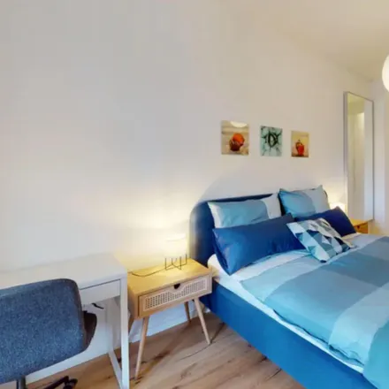 Rent this 2 bed apartment on Grunewaldstraße 89 in 10823 Berlin, Germany