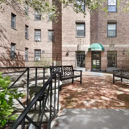 Buy this studio house on 35 Parkview Avenue #1A