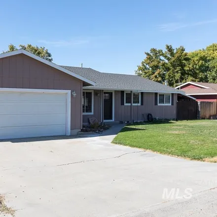 Buy this 3 bed house on 569 Reiter Drive in Ontario, OR 97914