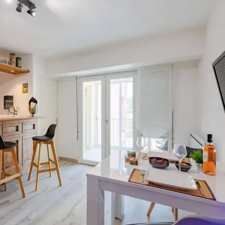 Image 3 - Avenue de Saint-Aygulf au Muy, 83370 Fréjus, France - Apartment for rent