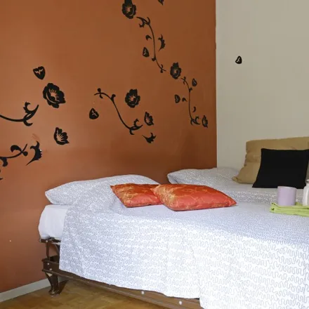 Rent this 2 bed room on Via Carlo Bianconi in 22, 20141 Milan MI