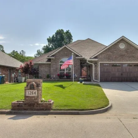Buy this 3 bed house on 1288 Three Oaks Circle in Midwest City, OK 73130