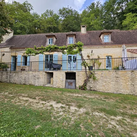 Buy this 2 bed house on 160 Place du Port in 24150 Mauzac-et-Grand-Castang, France