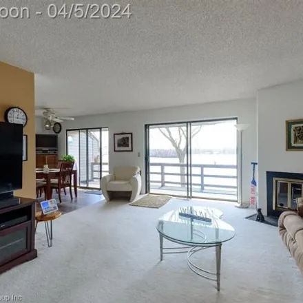 Image 5 - 698 Cliffs Drive, Ypsilanti Charter Township, MI 48198, USA - Condo for sale