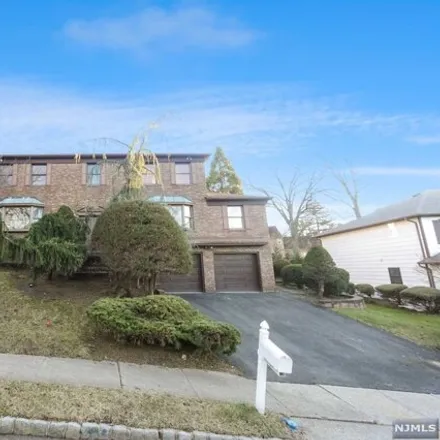 Rent this 5 bed house on 407 Golf Course Drive in Leonia, Bergen County