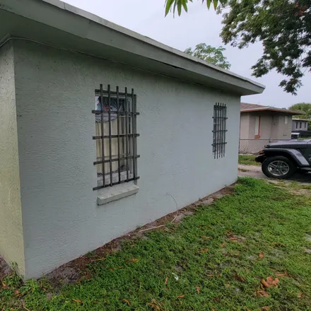 Image 4 - 523 North 25th Street, Fort Pierce, FL 34947, USA - Townhouse for sale