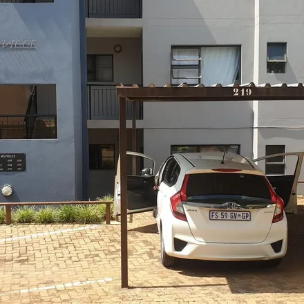 Rent this 2 bed apartment on unnamed road in Honeydew, Roodepoort