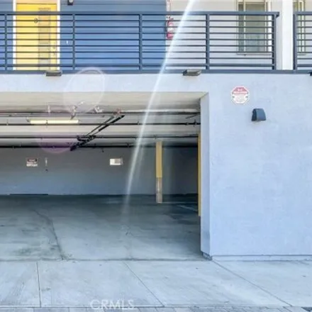 Image 4 - 3998 Norumbega Court, Los Angeles, CA 90037, USA - Townhouse for sale