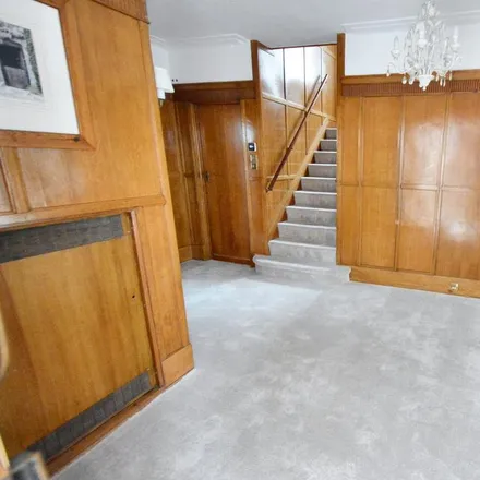 Image 5 - 33 Chalkwell Esplanade, Southend-on-Sea, SS0 8JQ, United Kingdom - House for rent